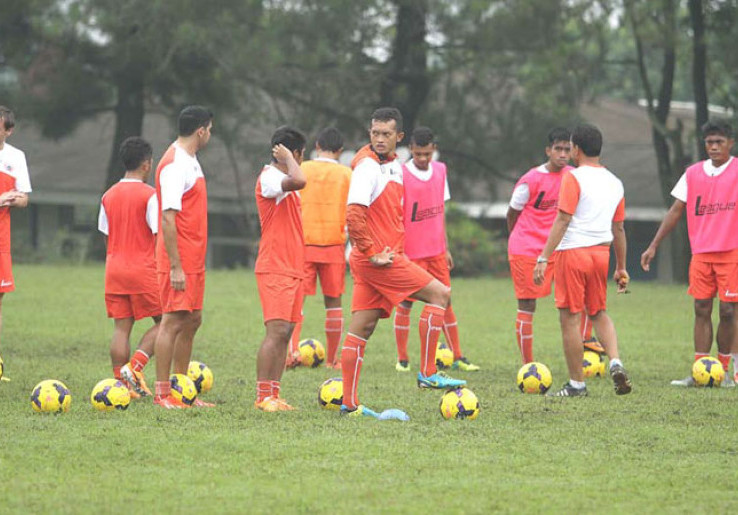 Persija Seleksi Penyerang Asing