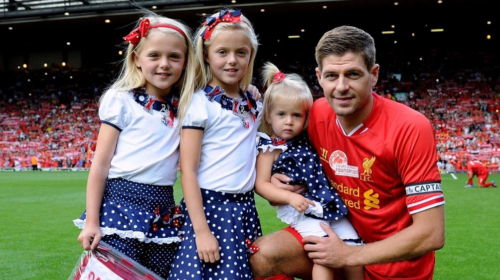 Steven Gerrard Rela Tinggalkan Keluarga Demi Piala Dunia