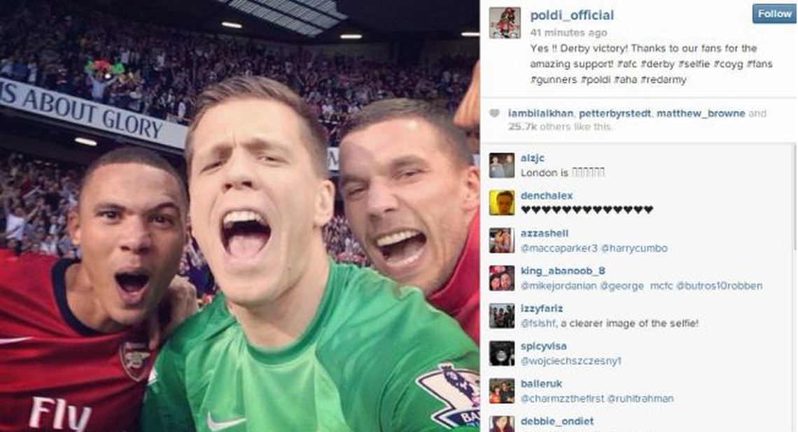 Rayakan Kemenangan London Derby, Szczesny Foto Selfie