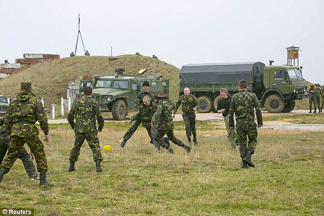 Tentara Rusia Tolak Sparing Bola dengan Ukraina