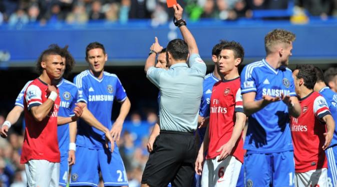 Wasit Salah, Gibbs dan Chamberlain Lepas Dari Sanksi FA