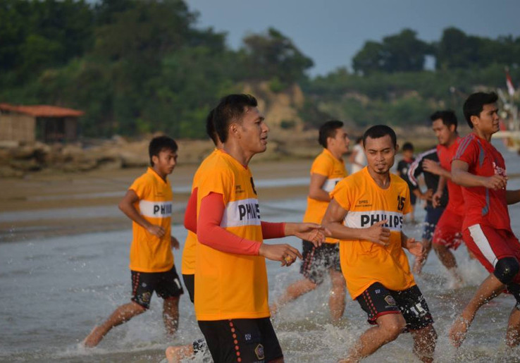 Laskar Sapeh Kerap Kembali Genjot Latihan Fisik di Pantai Jumiang 