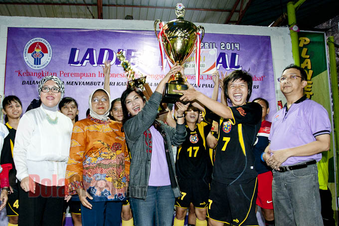 Alendo JKFC Juarai Ladies Futsal 2014