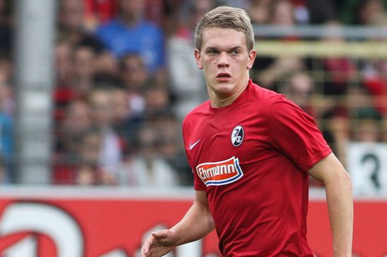 Dortmund Boyong Bek Muda Freiburg