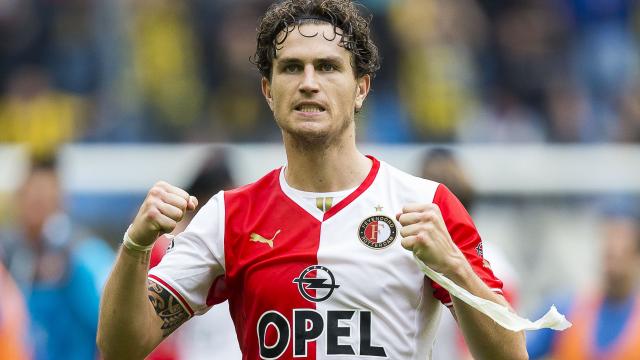 Napoli Incar Bek Kanan Feyenoord