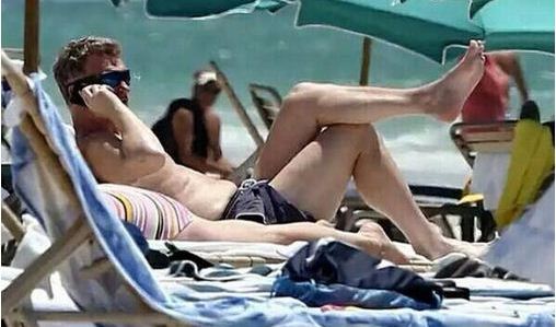 Habis Dipecat, Moyes Plesir di Miami