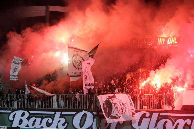 Disayangkan, Kembang Api dan Flare Masih Menyala di Laga PSS