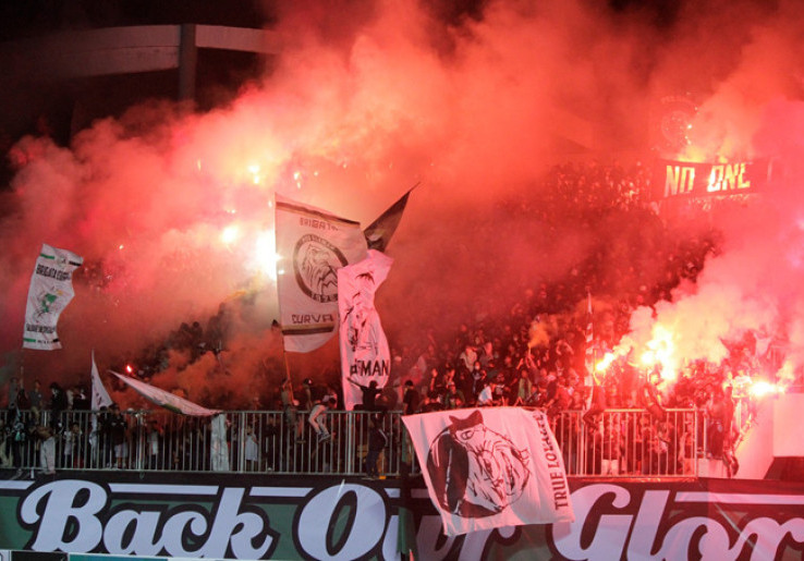 Disayangkan, Kembang Api dan Flare Masih Menyala di Laga PSS