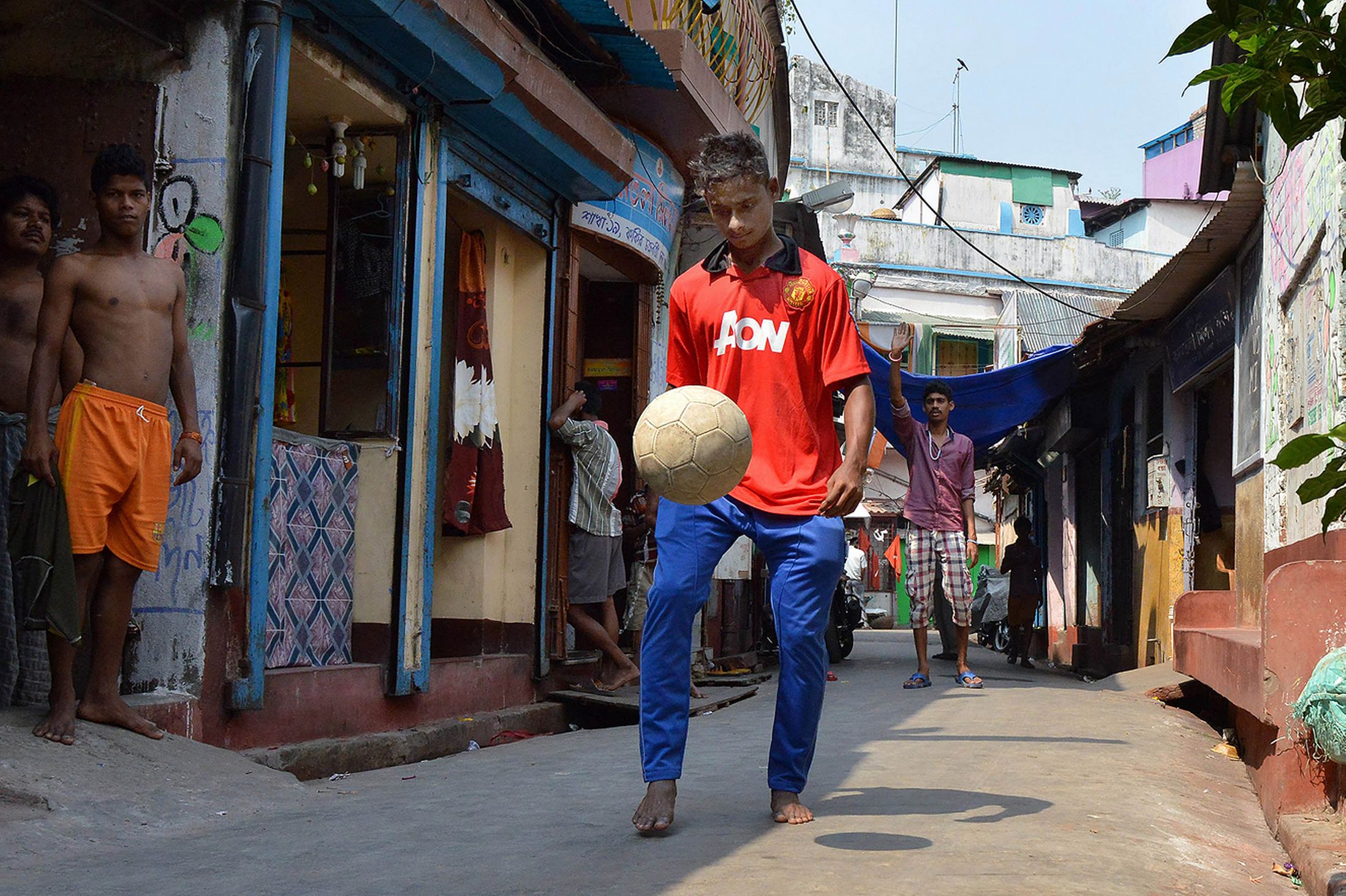 Anak Pekerja Seks India Ini Uji Coba di Manchester United