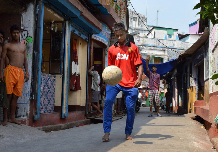 Anak Pekerja Seks India Ini Uji Coba di Manchester United