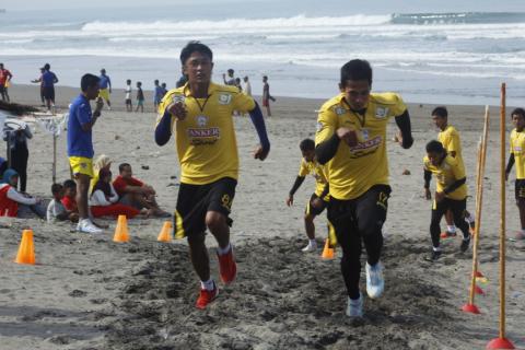Fisik Pemain Arema digenjot Habis Pada Hari Terakhir TC