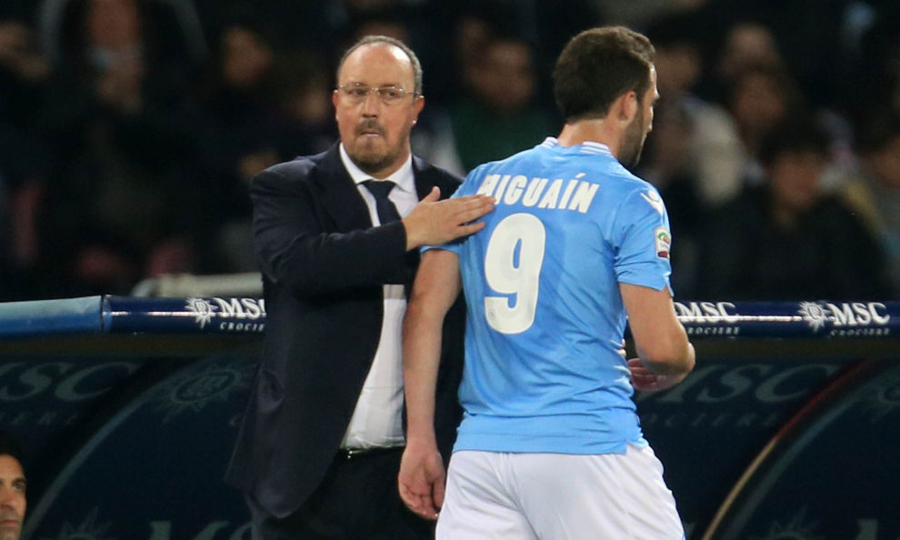 Hilang Poin, Napoli Lempar Handuk Kejar AS Roma
