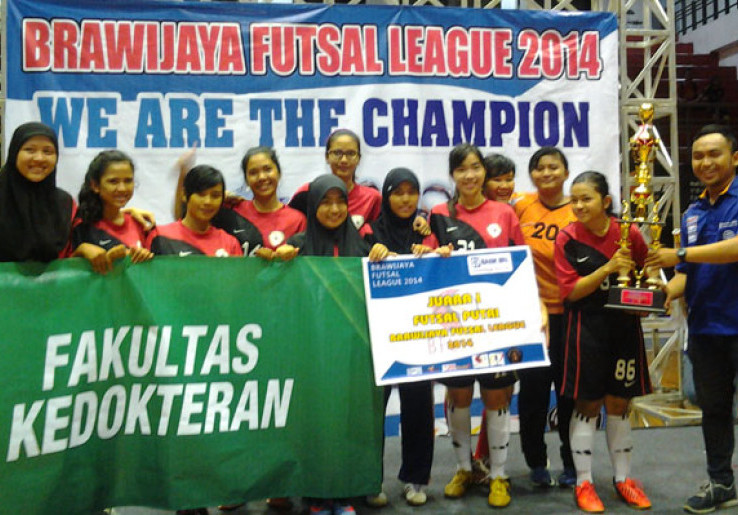  Tim Futsal Putri Fakultas Kedokteran Raih Juara BFL 2014