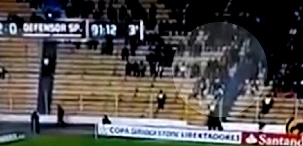 Sosok Hitam Ini Penampakan Hantu di Stadion?