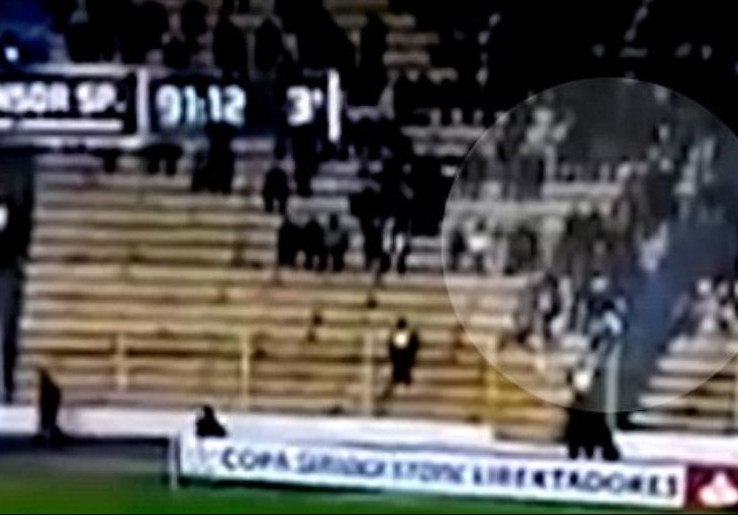Sosok Hitam Ini Penampakan Hantu di Stadion?