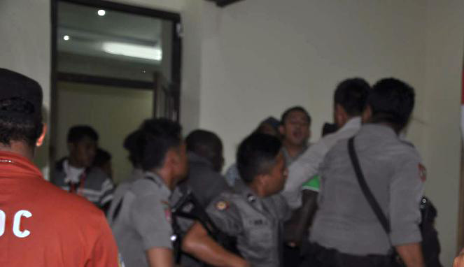 Jacksen Tiago dan Greg Adu Jotos Di Ruang Ganti