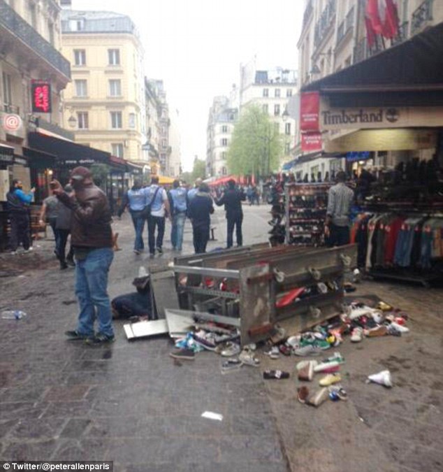 Fans PSG dan Chelsea Adu Jotos di Paris