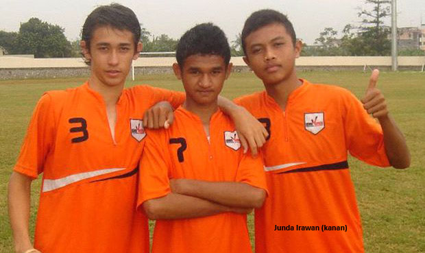 Bek Kiri Villa 2000 Gabung Brisbane Roar