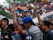 Arema: Aksi Meiga Diawali Provokasi Suporter Semen Padang