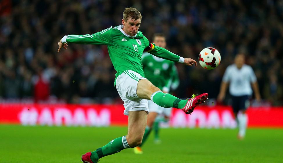 Mertesacker Prediksi Inggris Tak Lolos Fase Grup<!--idunk-->Jelang Piala Dunia 2014