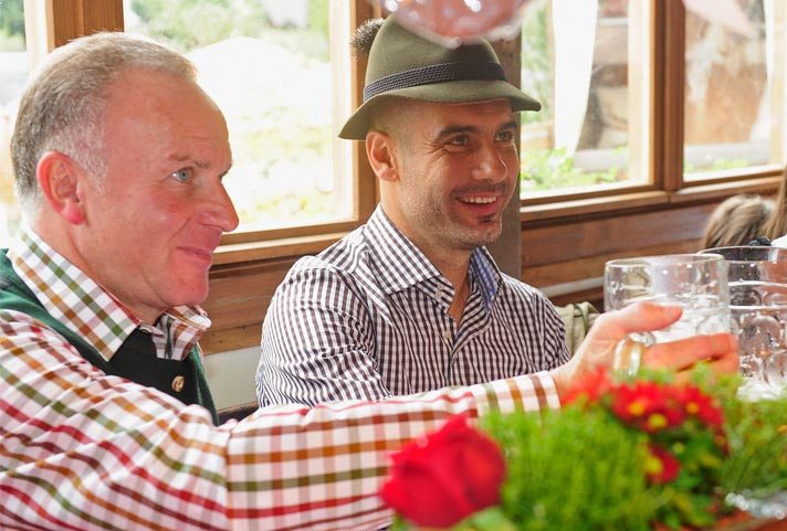 Guardiola Dikritik, Rummenigge Pasang Badan