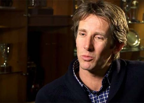 Van der Sar: MU Harus Contoh Liverpool