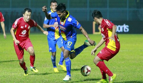 Suharno: Pemain Belakang Arema Kurang Konsentrasi