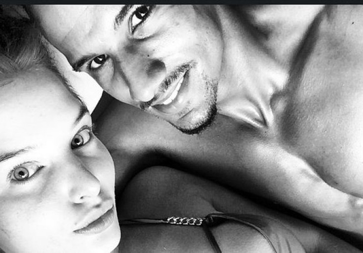 Ini Dia Foto-foto Hot Liburan Sinclair & Helen Flanagan di Bangkok