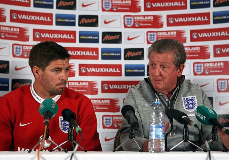 Demi Rooney, Gerrard Bertikai dengan Scholes