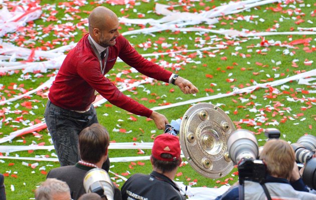 Upss, Guardiola Jatuhkan Trofi Liga Jerman