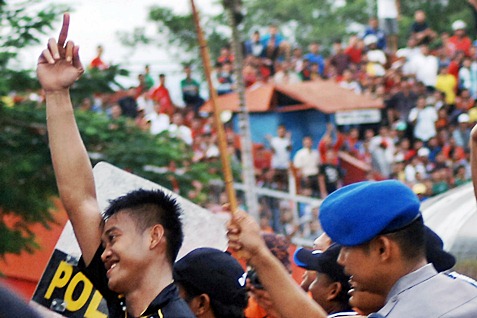Acungkan Jari Tengah, Semen Padang Adukan Kurnia Meiga ke Komdis