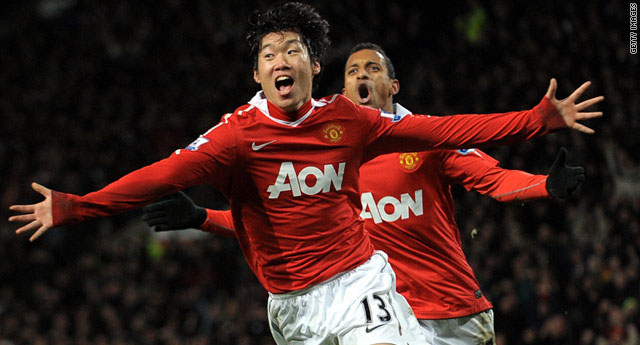 Park Ji Sung Gantung Sepatu