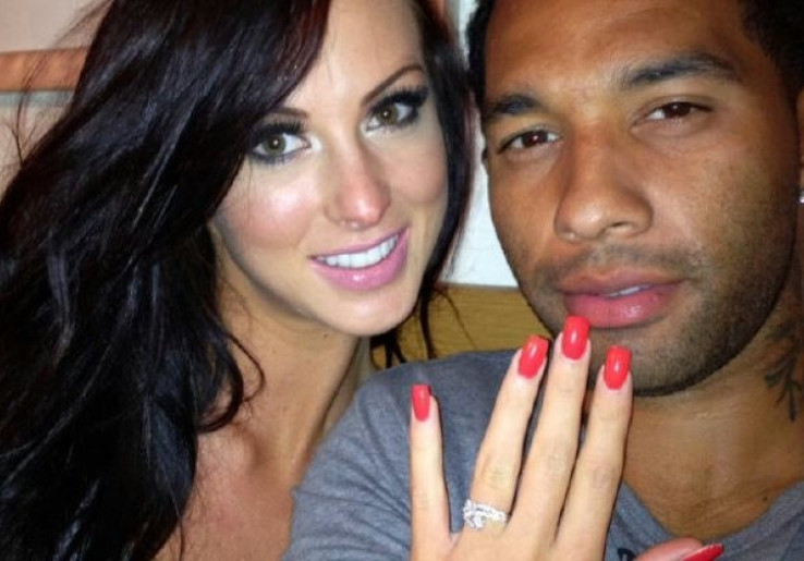 Ini Dia Foto-foto Hot Bulan Madu Jermaine Pennant & Alice Goodwin