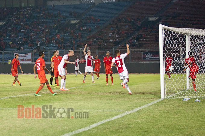 Persija Tumbang 3-0 Ditangan Ajax