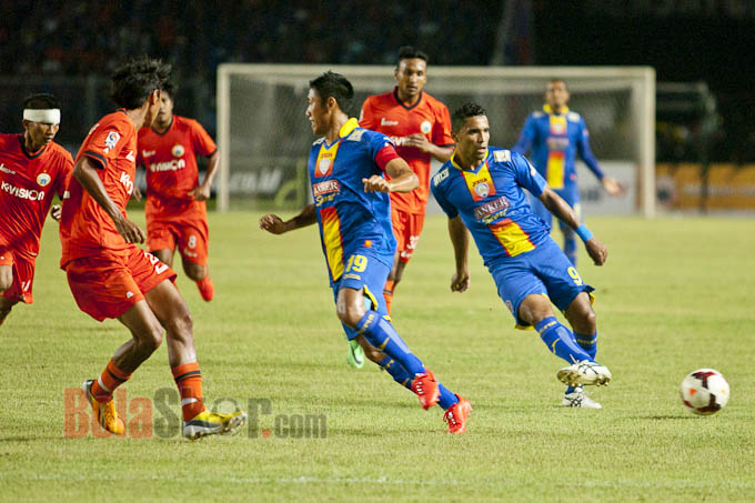 Arema Tantang Gresik Bermain Terbuka