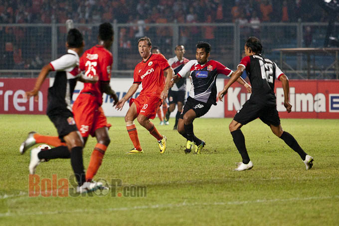 Persija Sementara Unggul 2-0 Atas Persijap<!--idunk-->Babak I