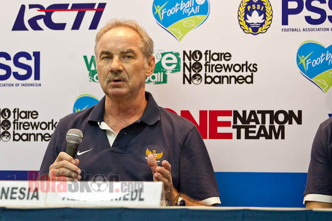 Riedl Belum Puas Dengan Kinerja Timnas