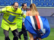 Gila, Pendukung Sampdoria Ini Lari Tanpa Busana?