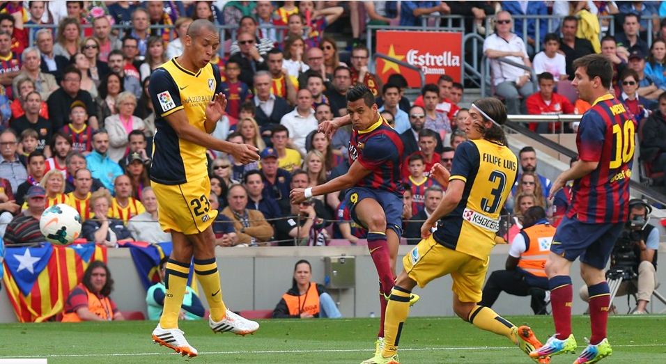 Gol Cantik Sanchez Kian Dekatkan Barcelona ke Tangga Juara