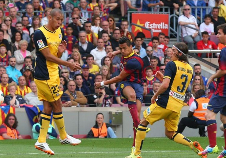 Gol Cantik Sanchez Kian Dekatkan Barcelona ke Tangga Juara