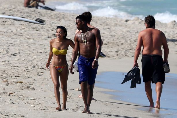 Sturridge Kedapatan Berlibur Bersama Gadis Seksi Misterius