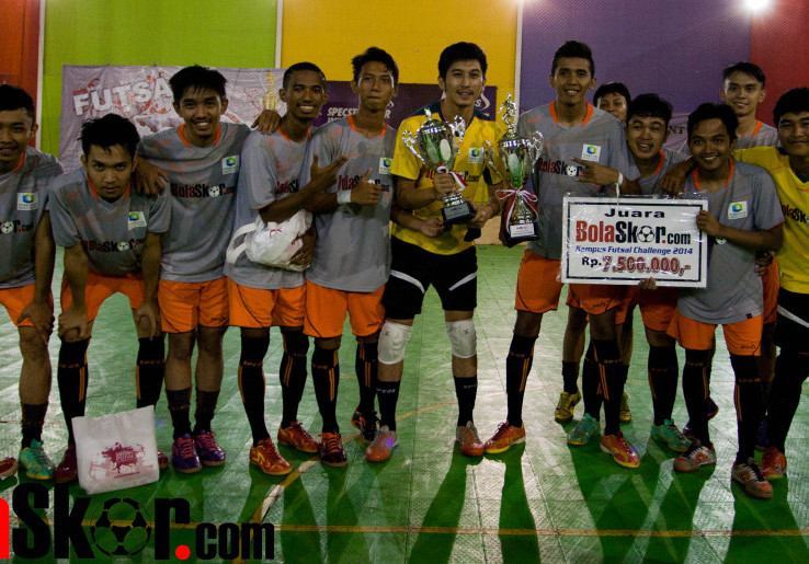 Perbanas A Juarai Bolaskor Kampus Futsal Challenge 2014