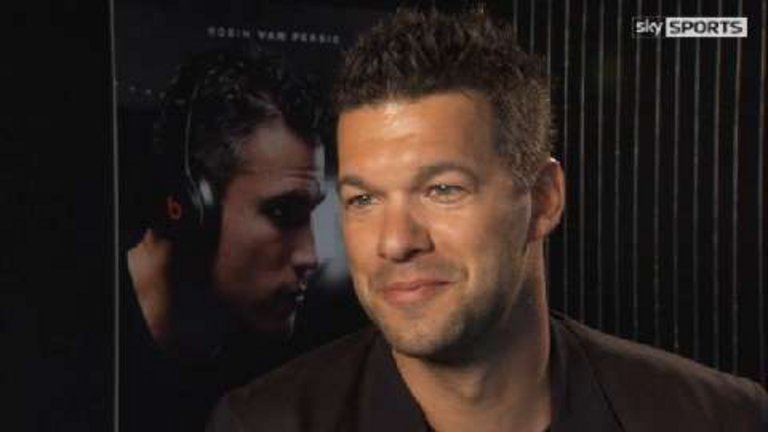 Performa Oezil Menurun, Ballack Salahkan Arsenal