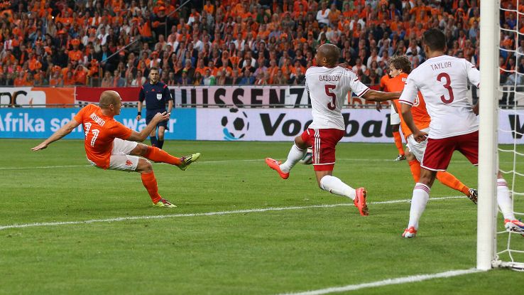 Menang Mudah Atas Wales, Kondisi Robin Van Persie Cemaskan Belanda<!--idunk-->Pemanasan Piala Dunia