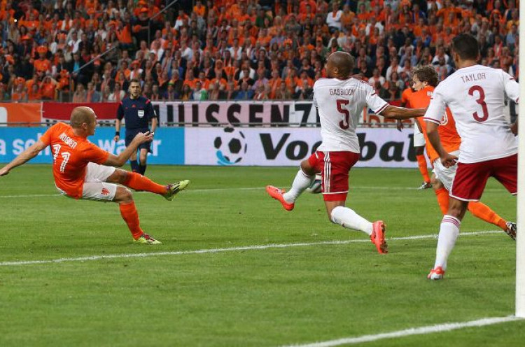 Menang Mudah Atas Wales, Kondisi Robin Van Persie Cemaskan Belanda<!--idunk-->Pemanasan Piala Dunia