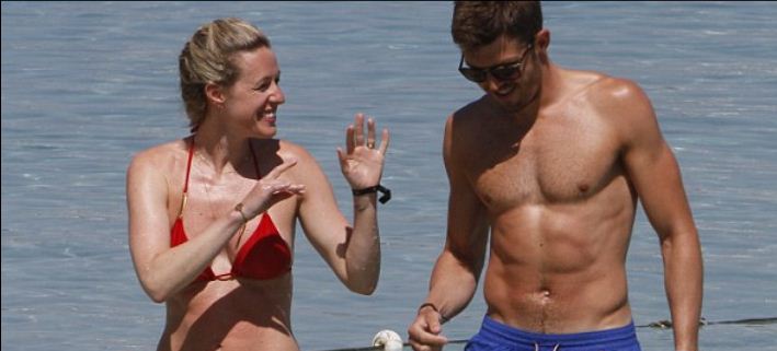 Ini Dia Foto-foto Hot Bulan Madu Kedua Carrick & Istri Seksinya