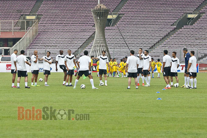 Legenda Sepak Bola Latih Anak-anak Indonesia<!--idunk-->Football Legends Tour 2014