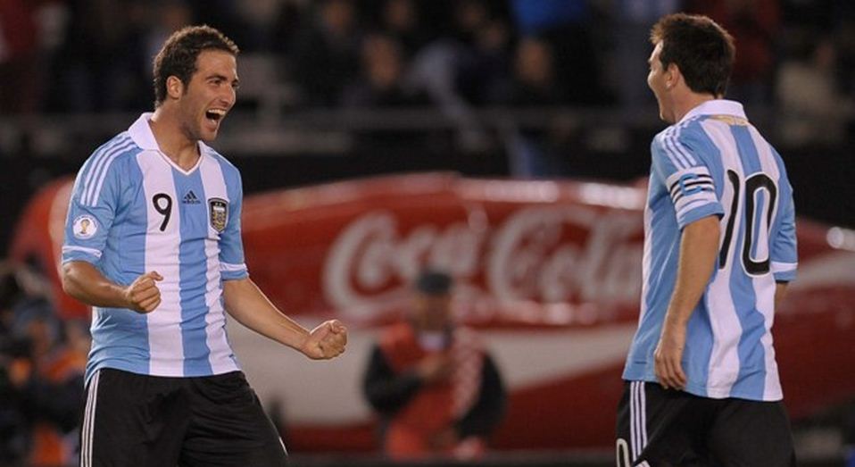 Higuain Ingin Duet Bareng Messi di Barcelona<!--idunk-->Rumor Transfer