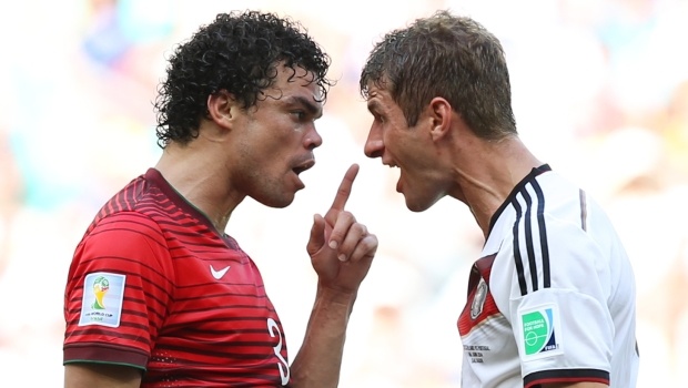 Mueller Bantah Provokasi Wasit