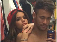 Rayakan Gol, Neymar Berfoto Selfie Bugil Bareng Mantan Kekasih